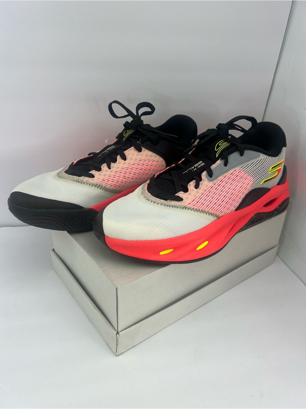 SKETCHERS PERFORMANCE SKX FLOAT BASKETBALL PERFORMANCE TENNIS SOES, SIZE 8.5 - Picture 6 of 17
